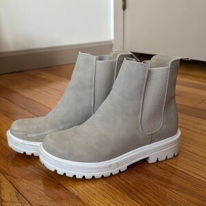 Women's Gray Chelsea Boots